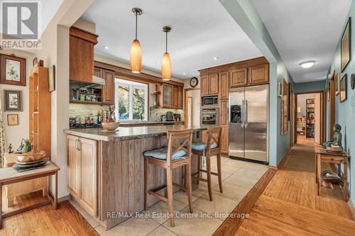 19 Promenade Road, Guelph/Eramosa, ON - Indoor Photo Showing Kitchen With Upgraded Kitchen