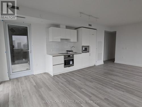 3404 - 238 Simcoe Street, Toronto, ON - Indoor Photo Showing Kitchen