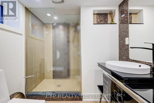 19 Albani Street, Toronto, ON - Indoor Photo Showing Bathroom