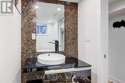 19 Albani Street, Toronto, ON - Indoor Photo Showing Bathroom