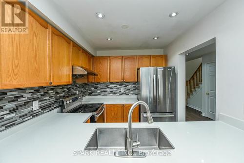 42 Winners Circle, Brampton, ON - Indoor Photo Showing Kitchen