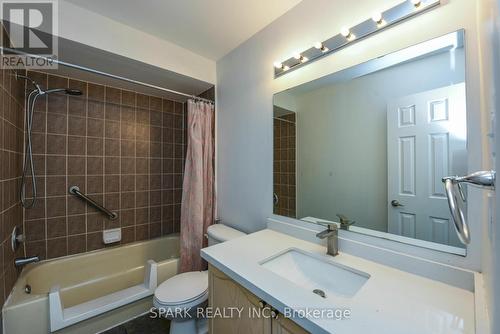 42 Winners Circle, Brampton, ON - Indoor Photo Showing Bathroom