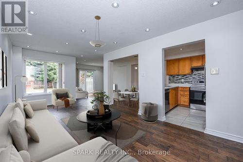 42 Winners Circle, Brampton, ON - Indoor Photo Showing Living Room