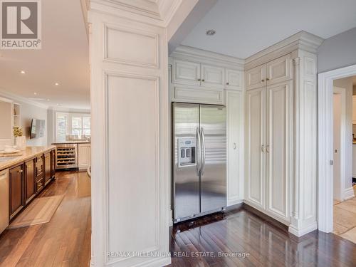 1050 Masters Green, Oakville, ON - Indoor Photo Showing Kitchen