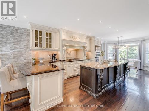 1050 Masters Green, Oakville, ON - Indoor Photo Showing Kitchen With Upgraded Kitchen