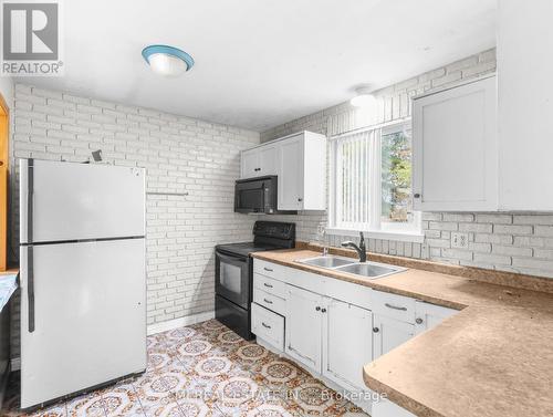 17 Maplestone Avenue, Sarnia, ON - Indoor Photo Showing Kitchen With Double Sink