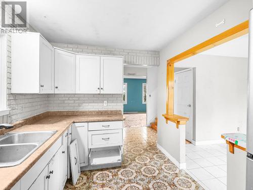 17 Maplestone Avenue, Sarnia, ON - Indoor Photo Showing Kitchen With Double Sink