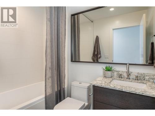 1181 Sunset Drive Unit# 1002, Kelowna, BC - Indoor Photo Showing Bathroom