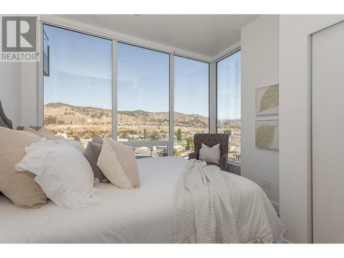 1181 Sunset Drive Unit# 1002, Kelowna, BC - Indoor Photo Showing Bedroom