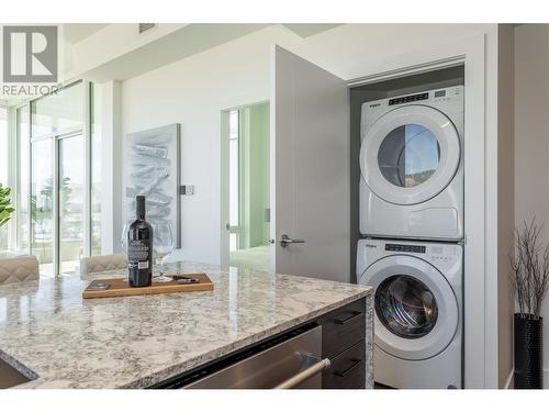 1181 Sunset Drive Unit# 1002, Kelowna, BC - Indoor Photo Showing Laundry Room