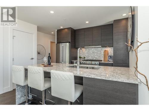 1181 Sunset Drive Unit# 1002, Kelowna, BC - Indoor Photo Showing Kitchen With Upgraded Kitchen