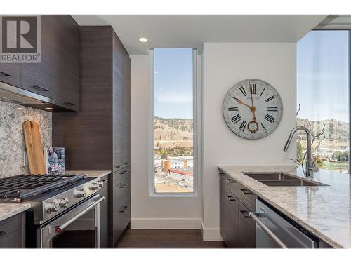 1181 Sunset Drive Unit# 1002, Kelowna, BC - Indoor Photo Showing Kitchen With Double Sink With Upgraded Kitchen