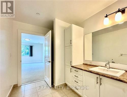 308 - 1425 Vanier Parkway E, Ottawa, ON - Indoor Photo Showing Bathroom