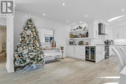 19 Littoral Place, Toronto, ON - Indoor Photo Showing Kitchen