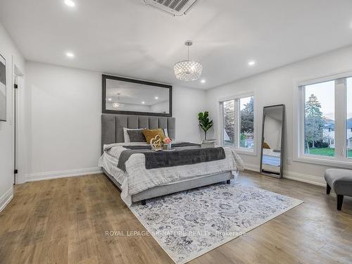 16 Ennismore Pl, Toronto, ON - Indoor Photo Showing Bedroom