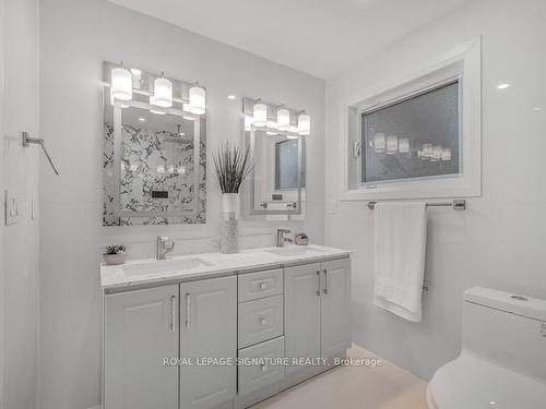 16 Ennismore Pl, Toronto, ON - Indoor Photo Showing Bathroom