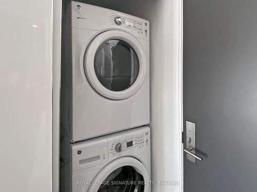 1105-608 Richmond St W, Toronto, ON - Indoor Photo Showing Laundry Room