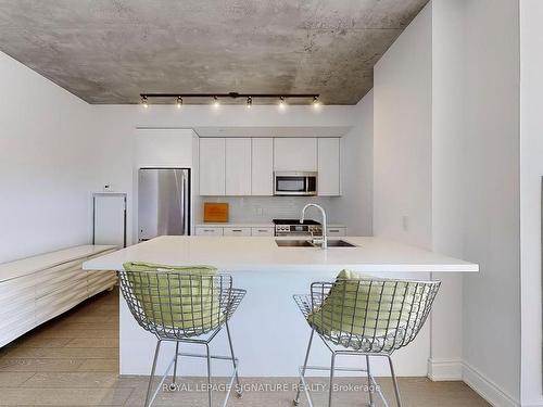 1105-608 Richmond St W, Toronto, ON - Indoor Photo Showing Kitchen