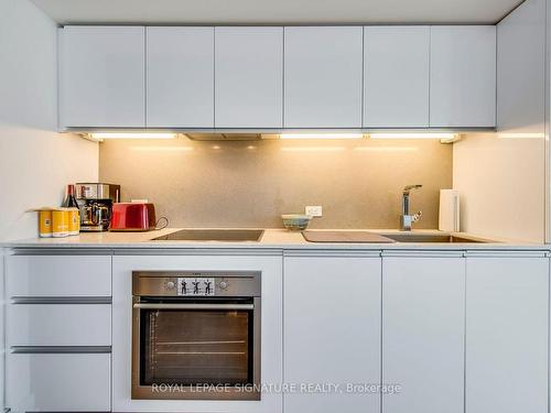 1017-20 Minowan Miikan Lane, Toronto, ON - Indoor Photo Showing Kitchen