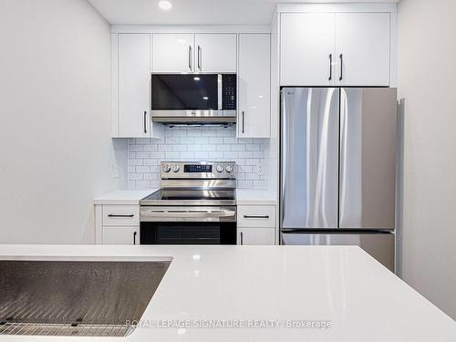 Upper-20 Kewbeach Ave, Toronto, ON - Indoor Photo Showing Kitchen With Upgraded Kitchen