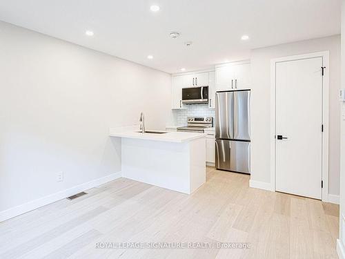 Upper-20 Kewbeach Ave, Toronto, ON - Indoor Photo Showing Kitchen