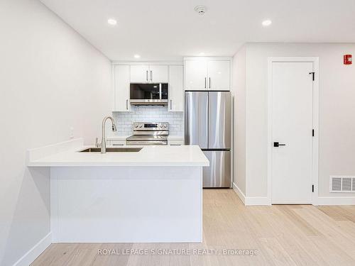 Upper-20 Kewbeach Ave, Toronto, ON - Indoor Photo Showing Kitchen