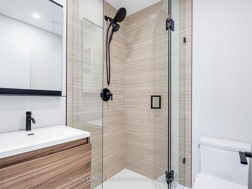 Lower-20 Kewbeach Ave, Toronto, ON - Indoor Photo Showing Bathroom