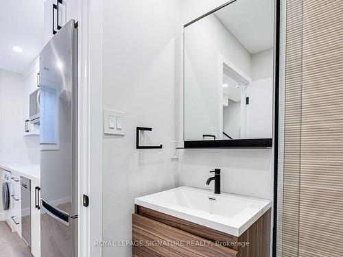 Lower-20 Kewbeach Ave, Toronto, ON - Indoor Photo Showing Bathroom