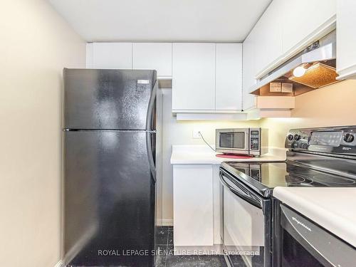 2801-45 Kingsbridge Gardens Circ, Mississauga, ON - Indoor Photo Showing Kitchen