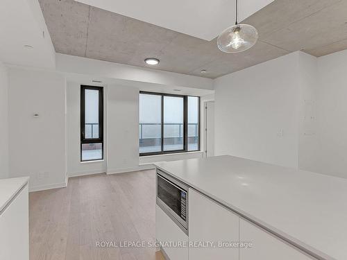 616-2720 Dundas St W, Toronto, ON - Indoor Photo Showing Kitchen