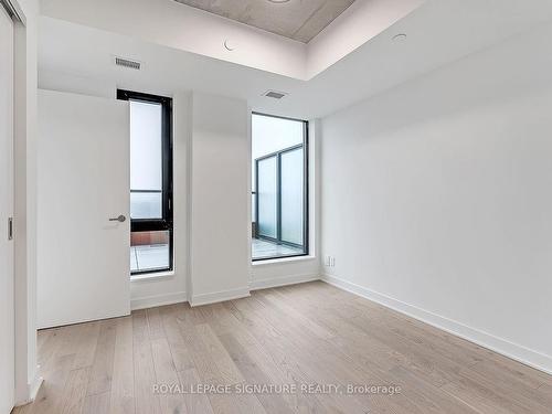 616-2720 Dundas St W, Toronto, ON - Indoor Photo Showing Other Room