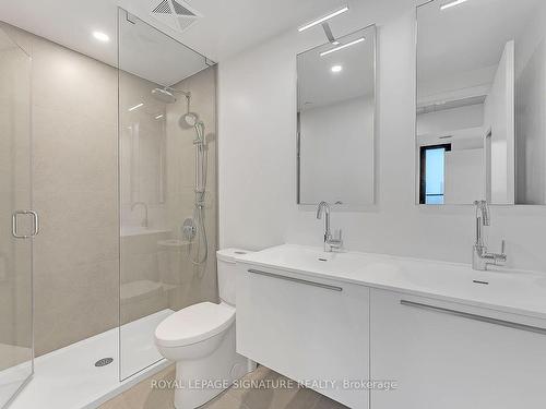 616-2720 Dundas St W, Toronto, ON - Indoor Photo Showing Bathroom