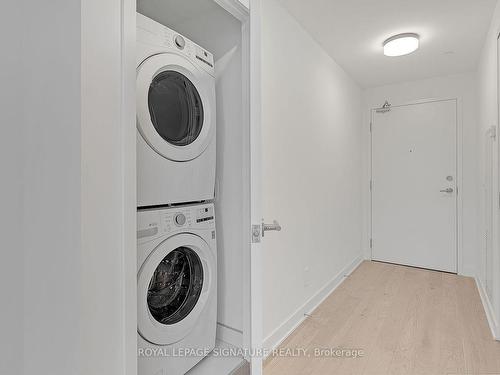 616-2720 Dundas St W, Toronto, ON - Indoor Photo Showing Laundry Room