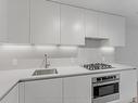 616-2720 Dundas St W, Toronto, ON  - Indoor Photo Showing Kitchen 