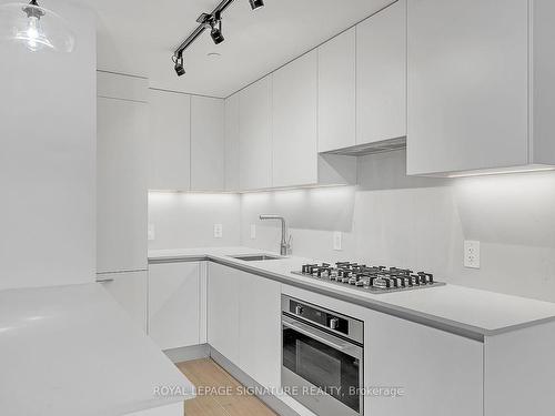 616-2720 Dundas St W, Toronto, ON - Indoor Photo Showing Kitchen With Upgraded Kitchen