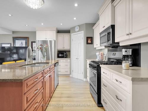 99 Westwinds Dr, London, ON - Indoor Photo Showing Kitchen With Double Sink With Upgraded Kitchen