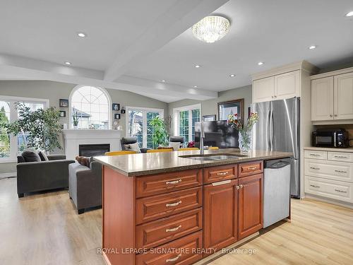 99 Westwinds Dr, London, ON - Indoor Photo Showing Kitchen With Double Sink