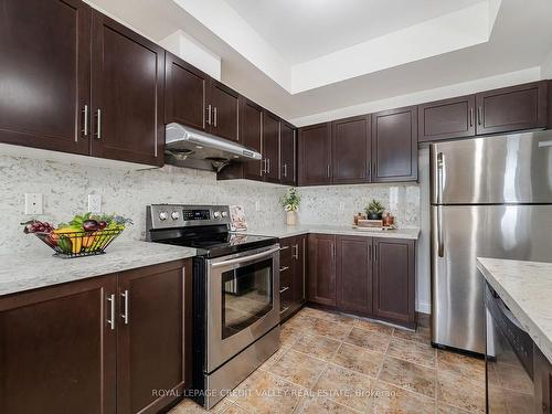 12-7 Lakelawn Rd, Grimsby, ON - Indoor Photo Showing Kitchen With Upgraded Kitchen