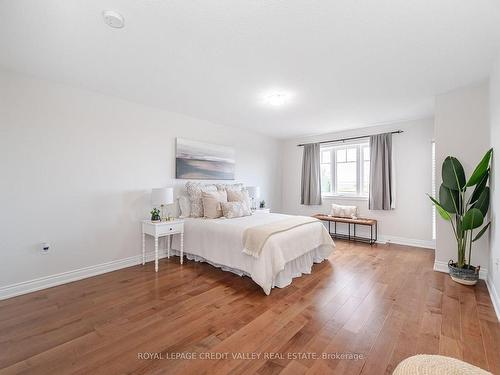 12-7 Lakelawn Rd, Grimsby, ON - Indoor Photo Showing Bedroom