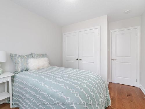 12-7 Lakelawn Rd, Grimsby, ON - Indoor Photo Showing Bedroom