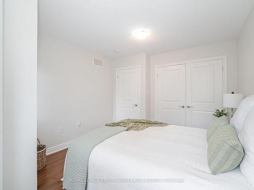 12-7 Lakelawn Rd, Grimsby, ON - Indoor Photo Showing Bedroom