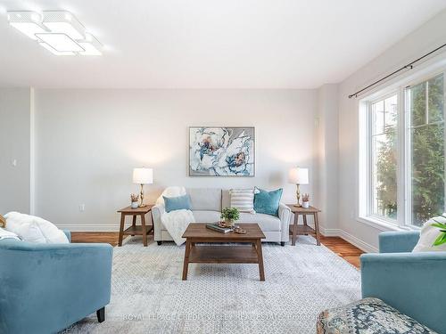 12-7 Lakelawn Rd, Grimsby, ON - Indoor Photo Showing Living Room