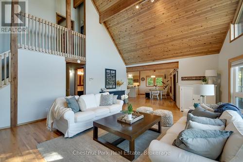 1033 Point Ideal Road, Lake Of Bays (Franklin), ON - Indoor Photo Showing Living Room