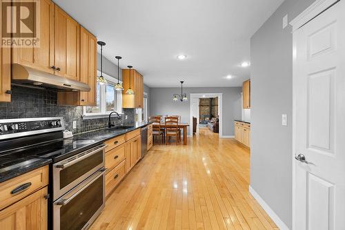 2315 16Th Street, Lister, BC - Indoor Photo Showing Kitchen