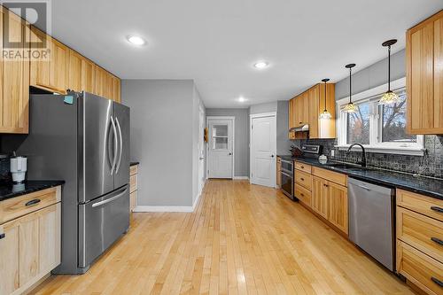 2315 16Th Street, Lister, BC - Indoor Photo Showing Kitchen