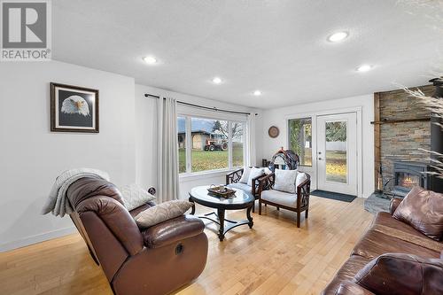 2315 16Th Street, Lister, BC - Indoor Photo Showing Living Room With Fireplace