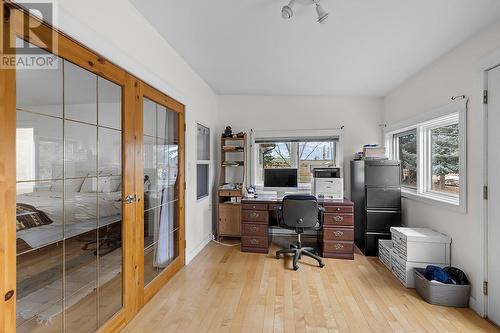 2315 16Th Street, Lister, BC - Indoor Photo Showing Office