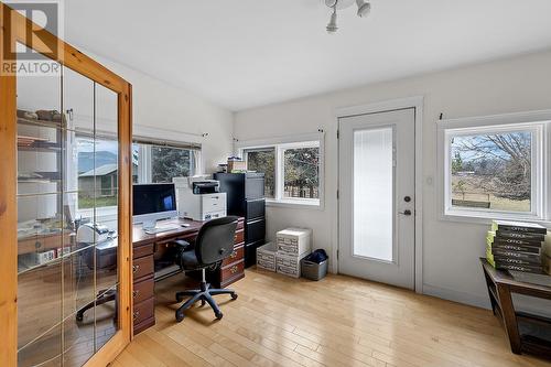 2315 16Th Street, Lister, BC - Indoor Photo Showing Office