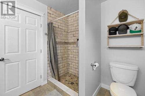 2315 16Th Street, Lister, BC - Indoor Photo Showing Bathroom