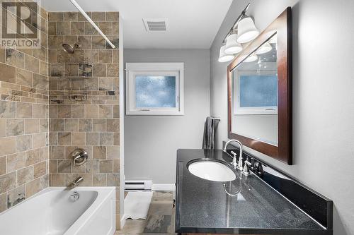 2315 16Th Street, Lister, BC - Indoor Photo Showing Bathroom